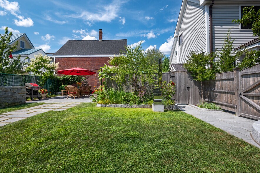 Building Photo - 48 Wilmot St