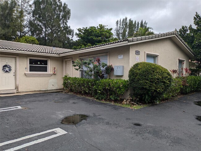 Primary Photo - 3502 Riverside Dr
