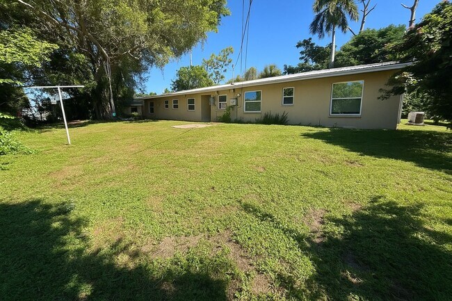 Building Photo - 5440/5444 Eleventh Ave