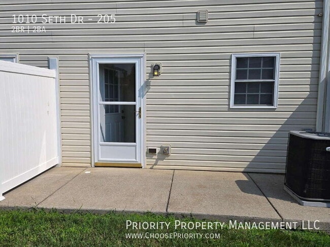 Building Photo - 1010 Seth Dr