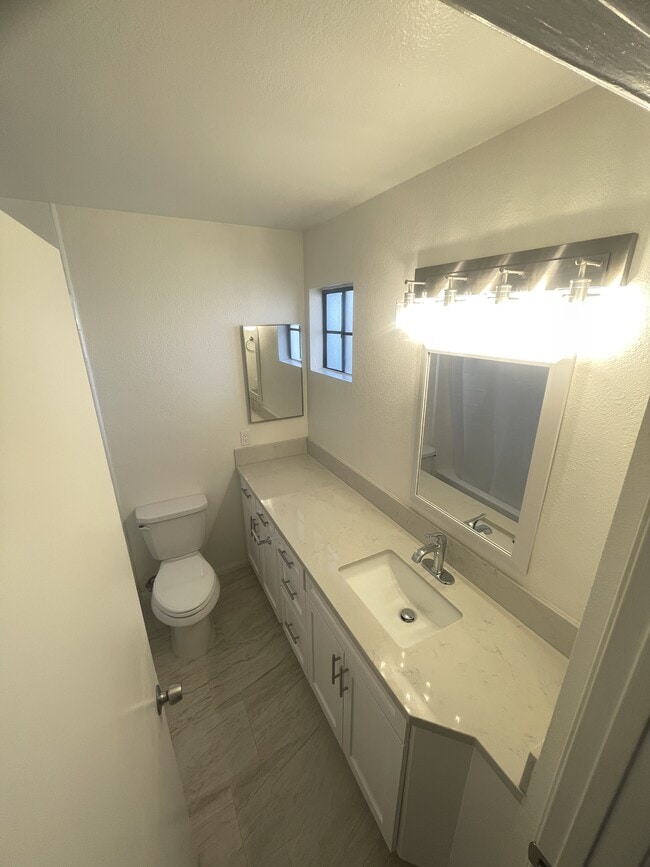 Building Photo - 2215 K Ave