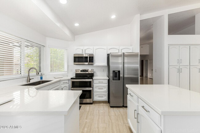 Building Photo - 9907 E Wood Dr