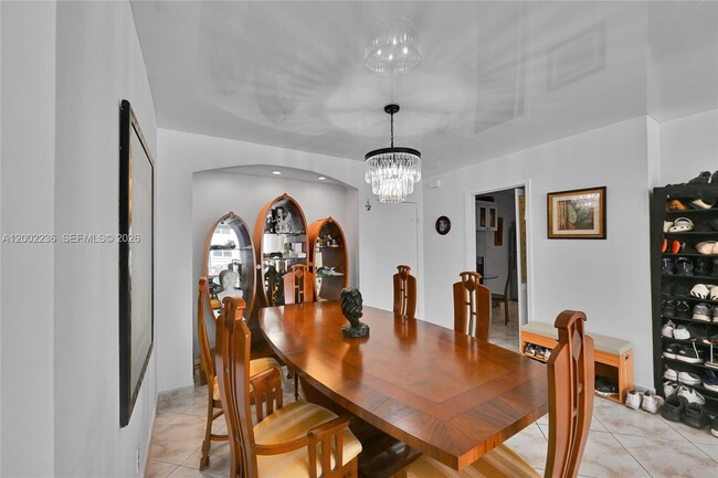 Building Photo - 2030 S Ocean Dr