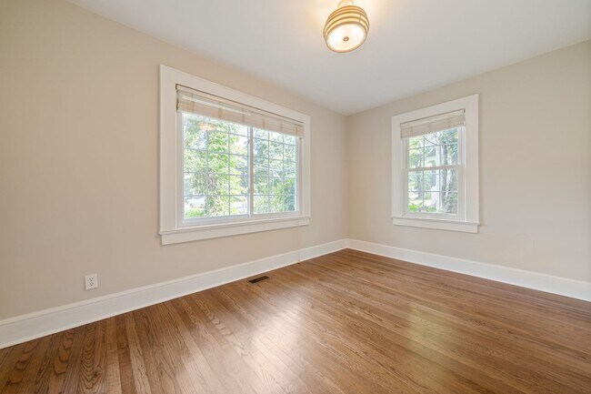 Building Photo - Applications Pending: 3bd/1ba Home Near Durham's Lakewood Neighborhood!