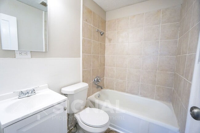 Building Photo - 581 Seminole Cir