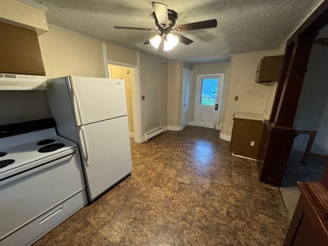 Building Photo - 1st floor Apartment