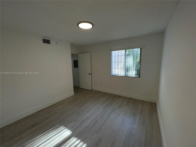 Building Photo - 4171 N Haverhill Rd