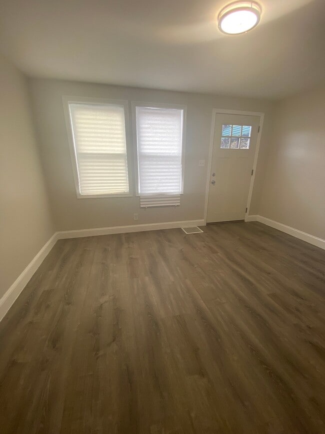 Building Photo - 2841 Round Rd