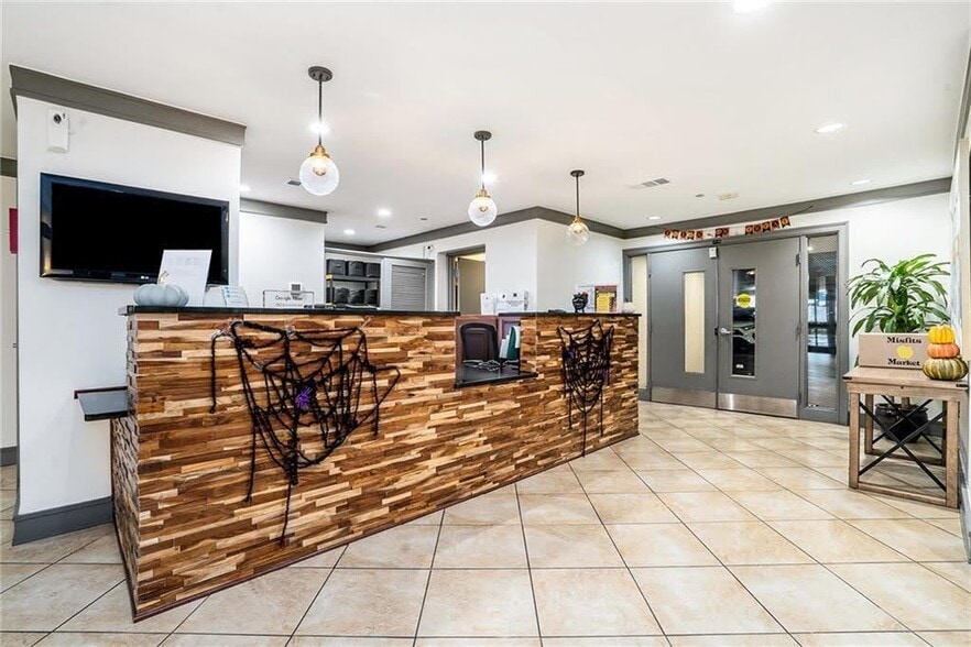 Building Photo - 1101 Juniper St NE