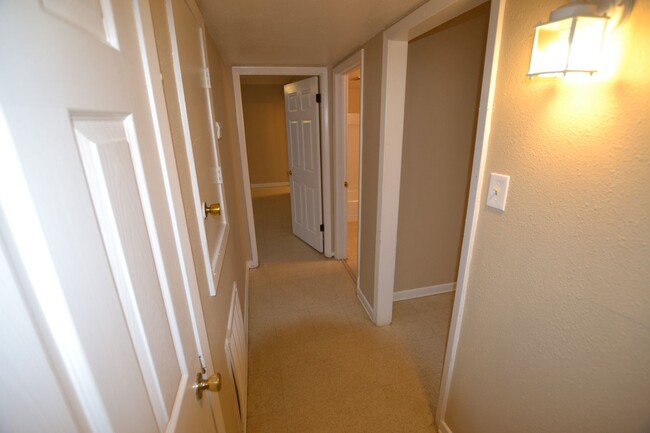 Building Photo - 2 bedroom, 2 bath apartments in Sherwood F...