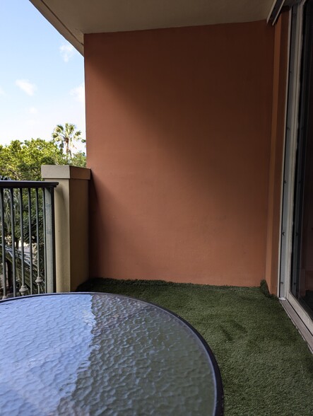 Building Photo - 2951 S Bayshore Dr