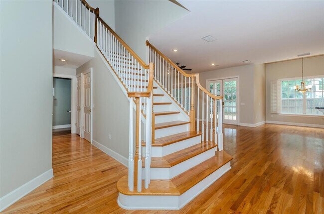 Building Photo - 3410 W Bay Villa Ave