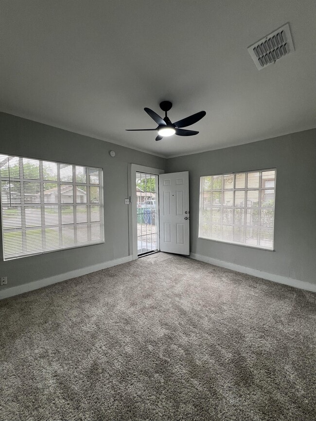 Building Photo - 124-126 Wiggins Pl