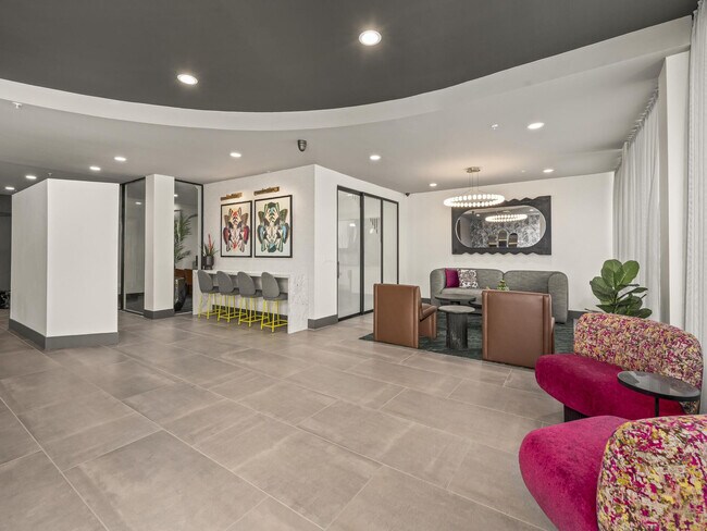 Building Photo - Clinton