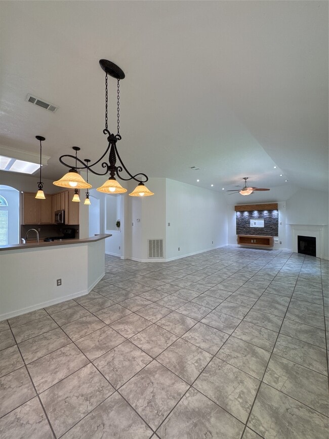 Building Photo - 3210 Woodcreek Glen Ln
