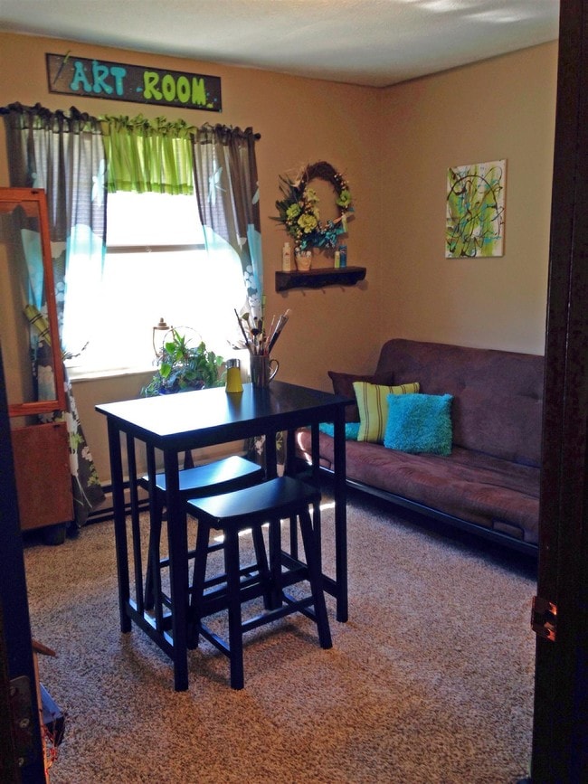 Building Photo - Hidden Meadows