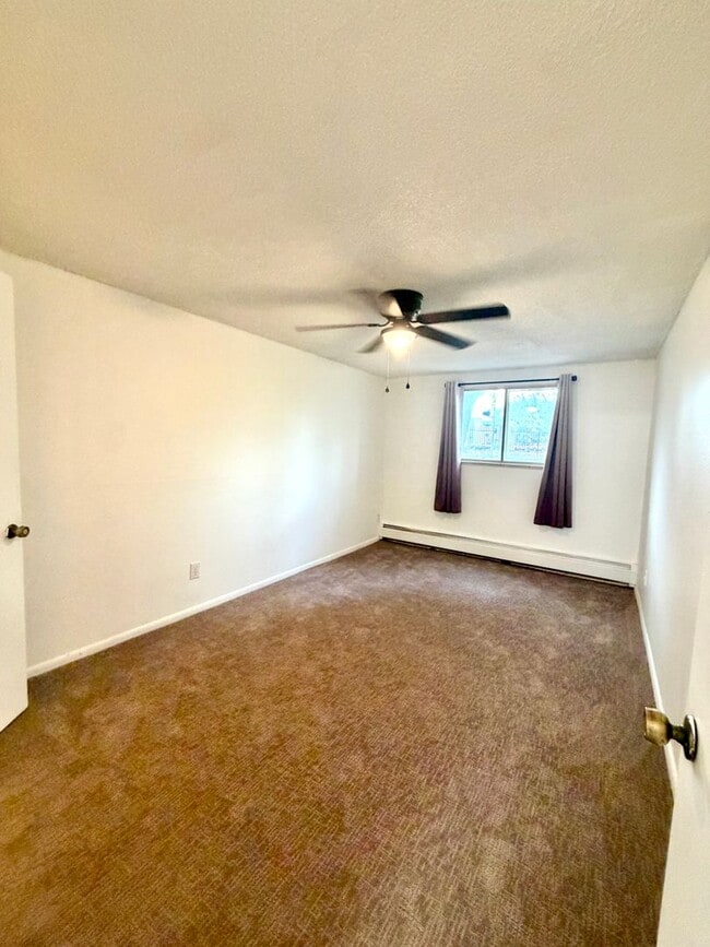 Building Photo - Quiet and private 1 bedroom on the 1st floor - in Glendale