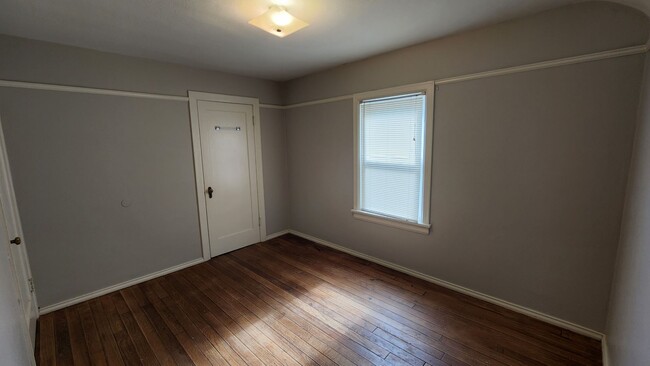 Building Photo - Charming 2 bed, 1 bath Townhome -  ASK ABO...