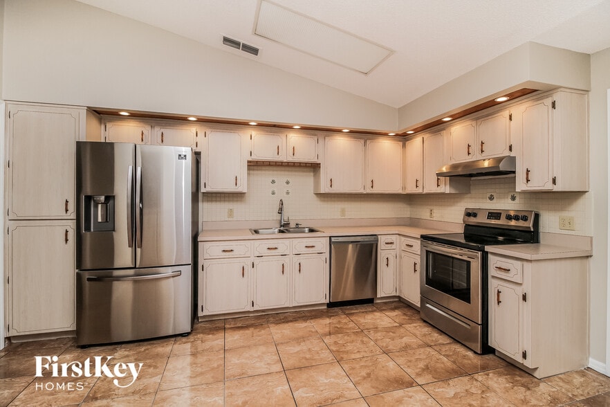 Building Photo - 1811 E Cooper Dr