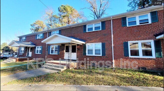 Building Photo - 2604 Wayside Dr