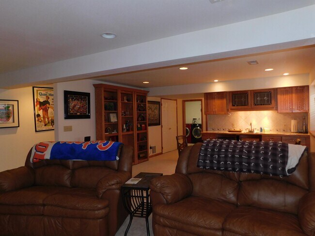 Building Photo - 6658 Jackson Ln
