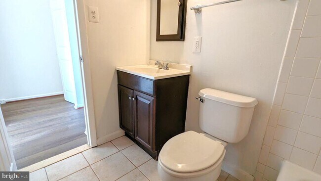 Building Photo - 2206 Gingell Pl