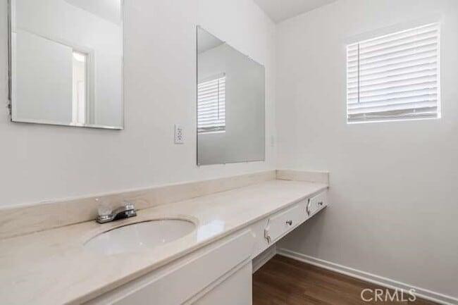 Building Photo - 6575 Cleomoore Ave