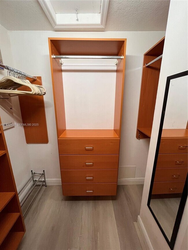 Building Photo - 730 NE 90th St