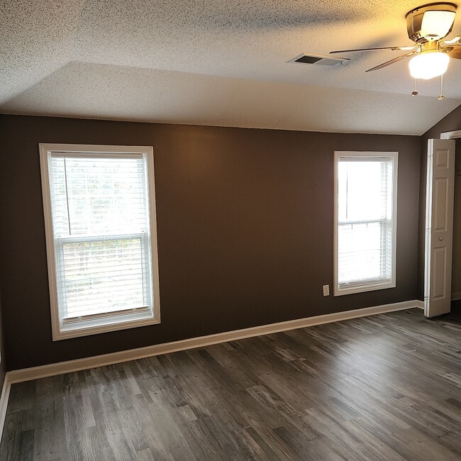 Building Photo - 807 Andora Way SW