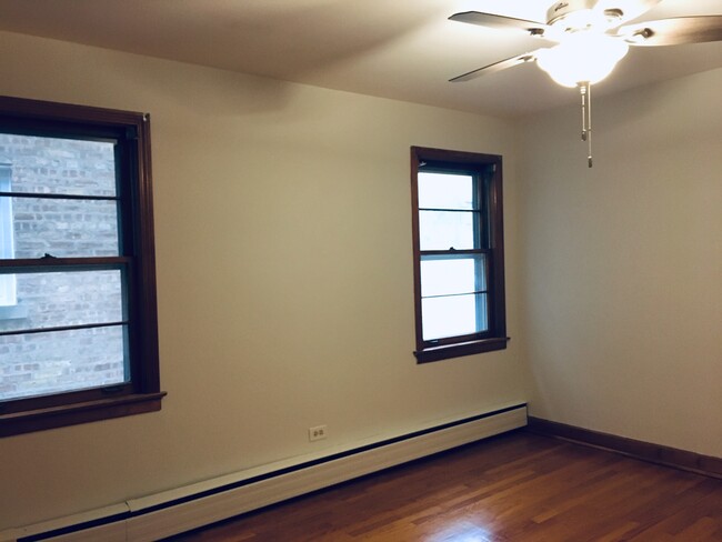 Building Photo - 5870 N Elston Ave