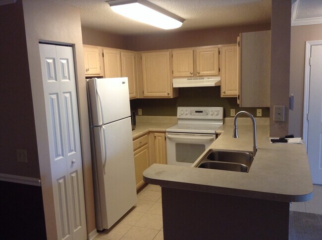 Building Photo - Oviedo Condo