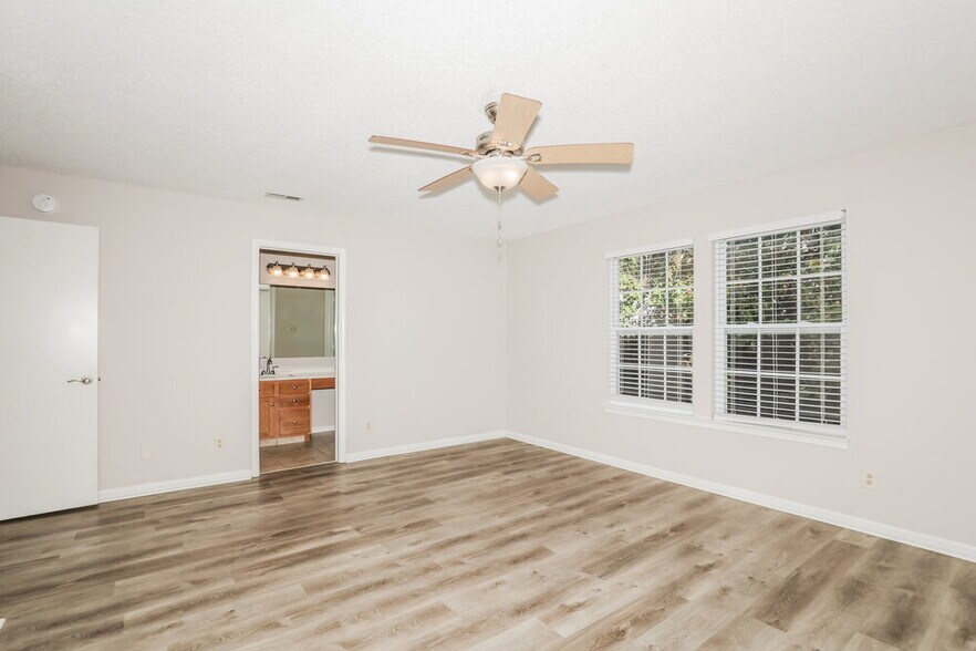Building Photo - 2217 Westmere Dr
