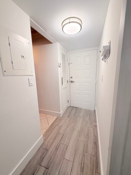 Entrance - 126 SW 17th Rd