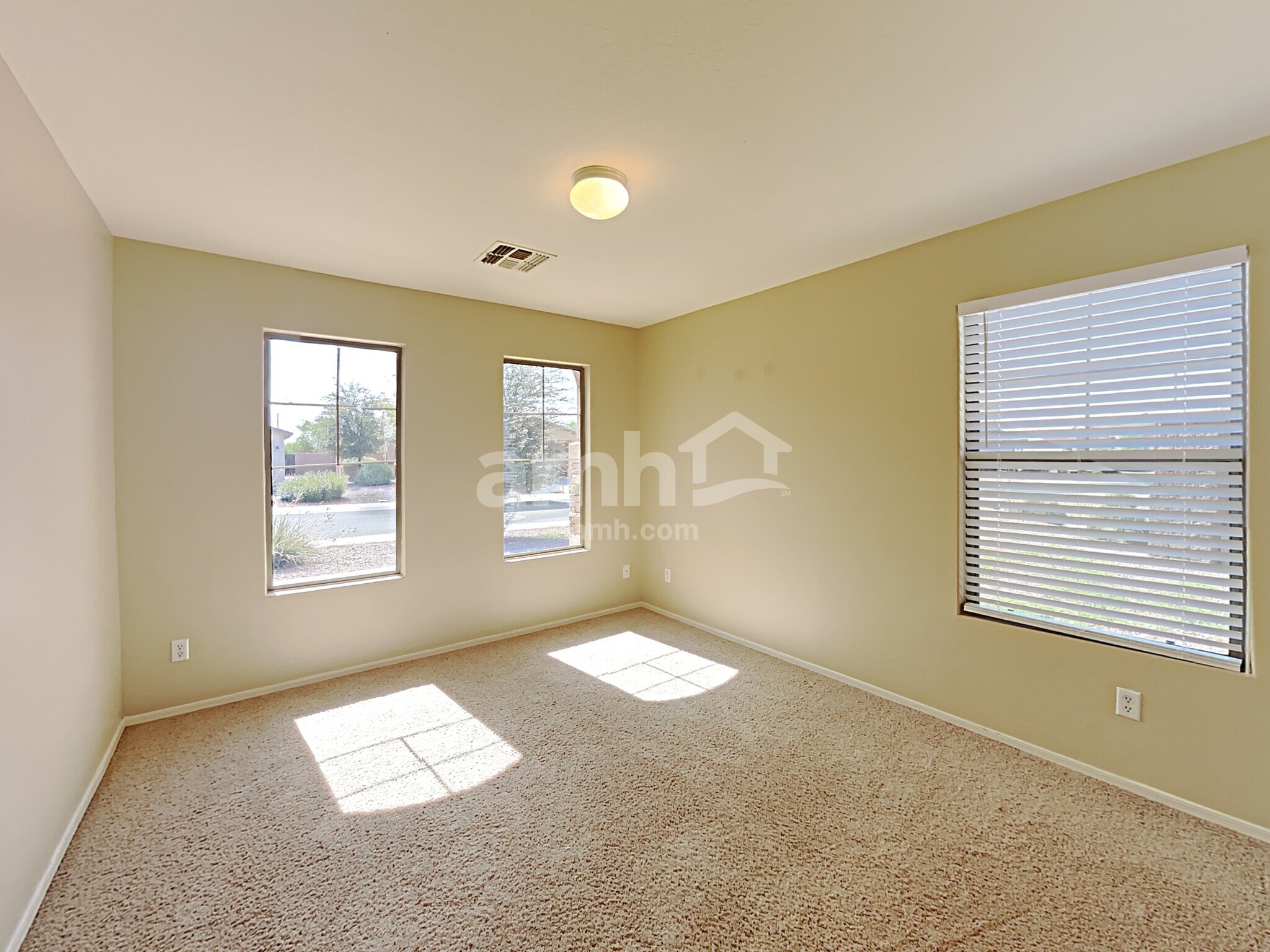 Building Photo - 7504 S Sunrise Way