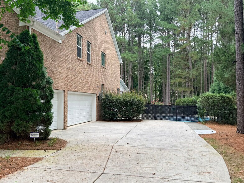 Building Photo - 5604 Pine Rock Ct