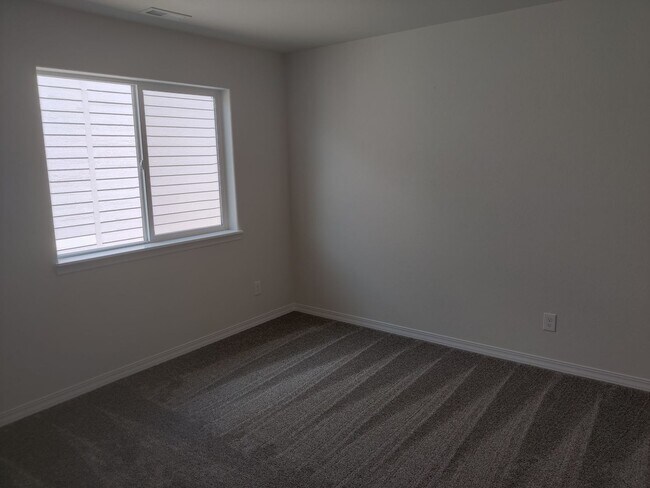 Building Photo - New Home in Enclaves - Close to Barnes Rd!