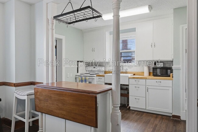 Building Photo - 3022 Grayland Ave