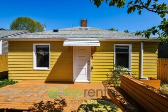 Building Photo - Clean Design and Easy Living in Seattle