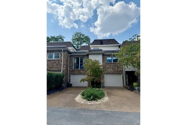Building Photo - 401 Bowling Ave