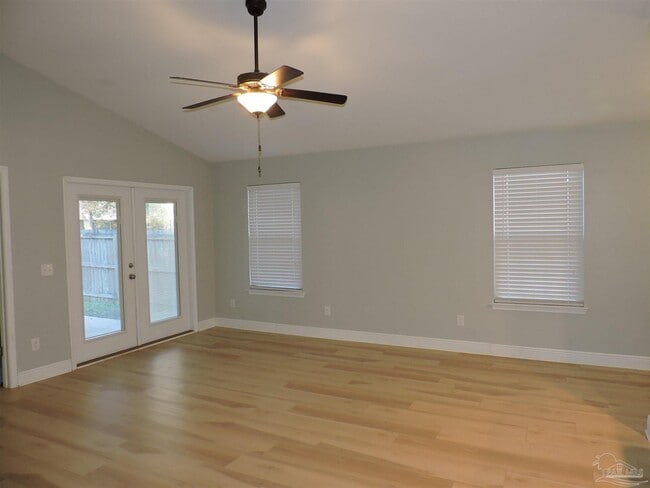 Building Photo - 644 Edith Ln