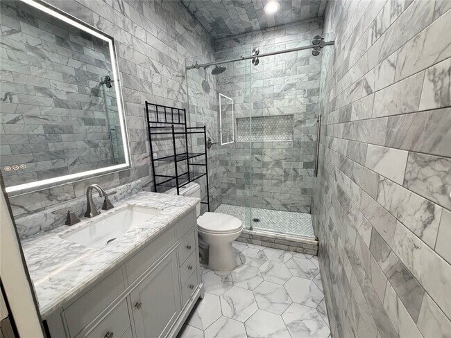Building Photo - 1427 Kappa St