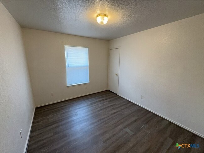 Building Photo - 2601 Lucille Dr