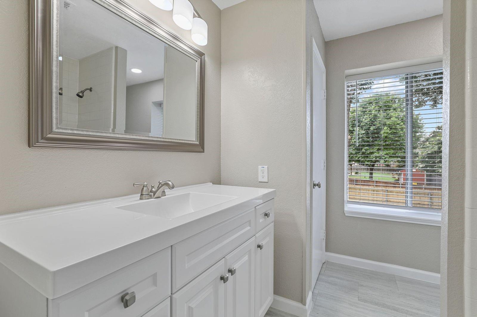 Building Photo - 4951 Garden Grove Rd