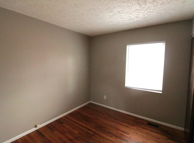 Building Photo - 2928 Landon Dr