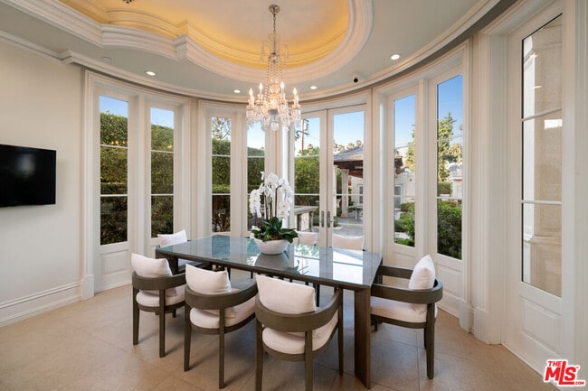 Building Photo - 718 N Rodeo Dr