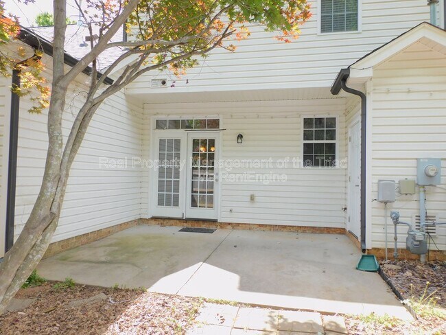 Building Photo - 4 Rhododendron Dr