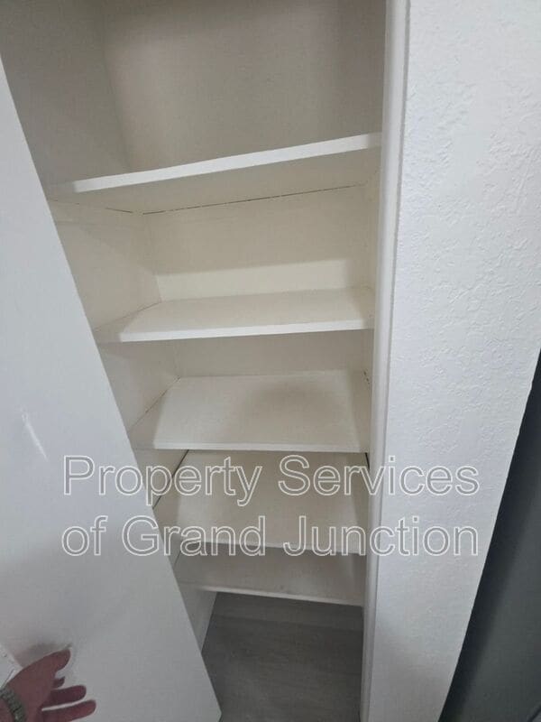 Building Photo - 3238-D 1/4 D 1/4 Rd