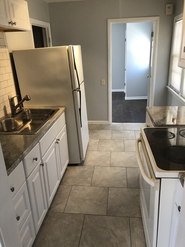 Building Photo - 3 bedroom 1 bath home