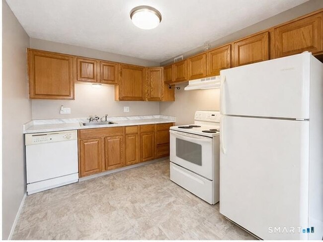 Building Photo - 210 Towne House Rd