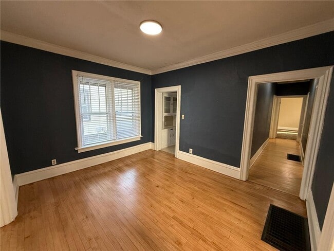 Building Photo - 803 7th St S